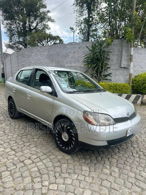 Toyota Platz 2001 Silver