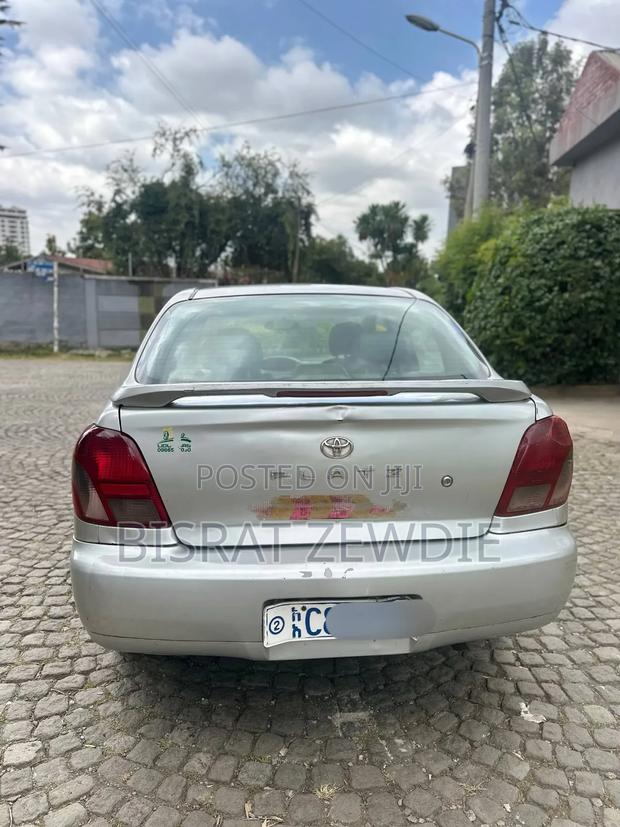 Toyota Platz 2001 Silver