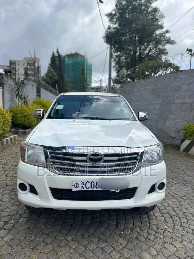 Toyota Hilux 2010 White