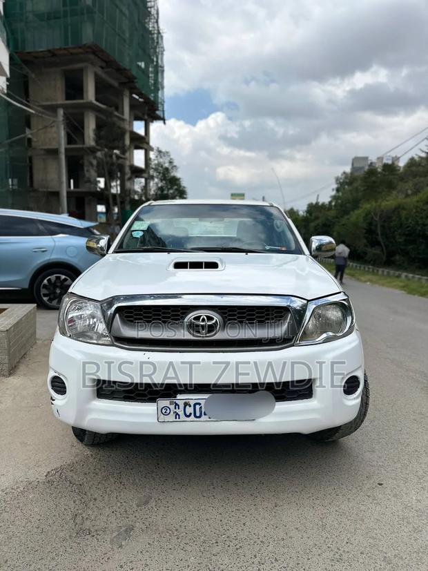 Toyota Hilux 2010 White