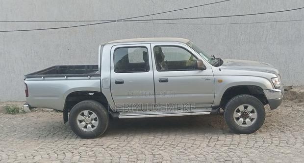 Toyota Hilux 2001 Silver