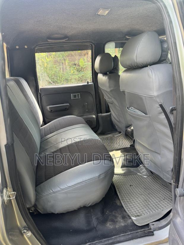 Toyota Hilux 2001 Silver