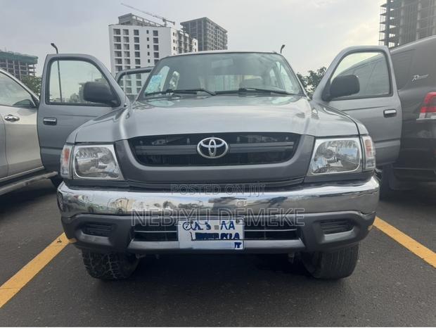 Toyota Hilux 2001 Silver