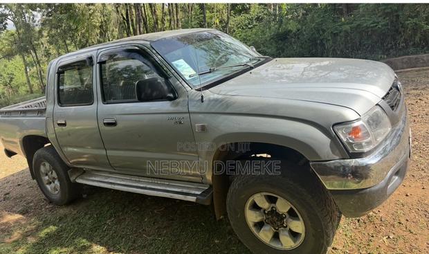 Toyota Hilux 2001 Silver
