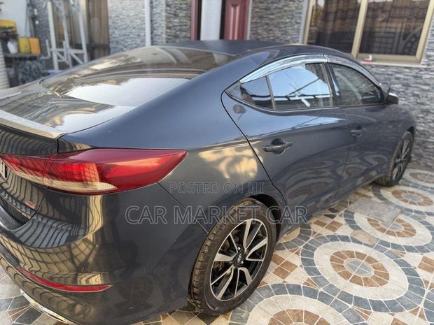 Hyundai Avante 2017 Gray