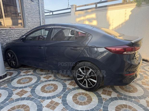 Hyundai Avante 2017 Gray