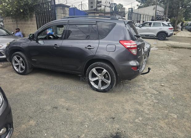Toyota RAV4 2011 Gray