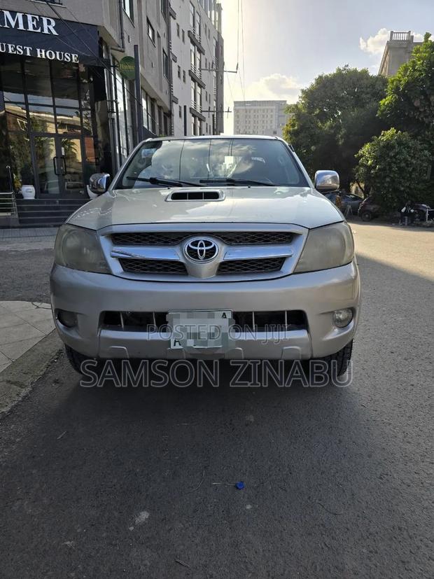 Toyota Hilux 2008 Gray
