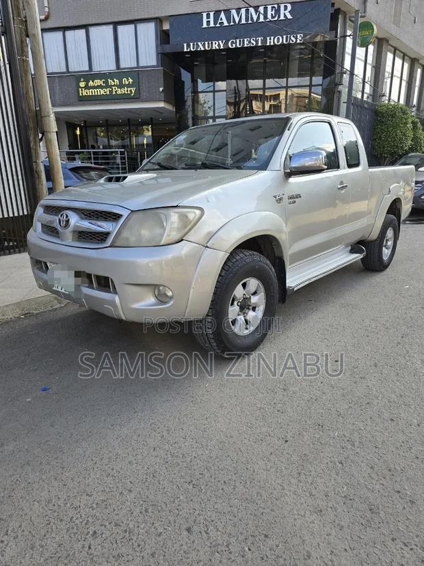 Toyota Hilux 2008 Gray