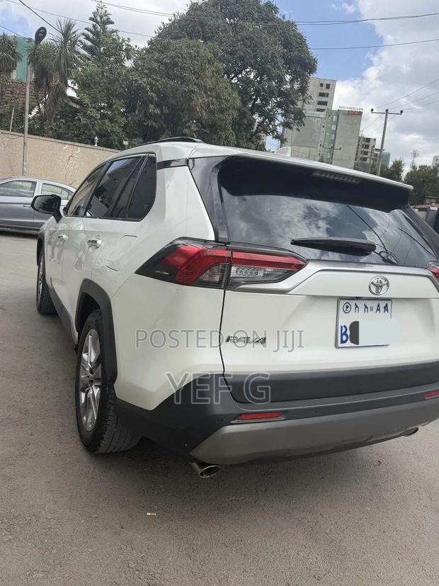 Toyota RAV4 2020 White