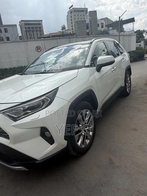 Toyota RAV4 2020 White
