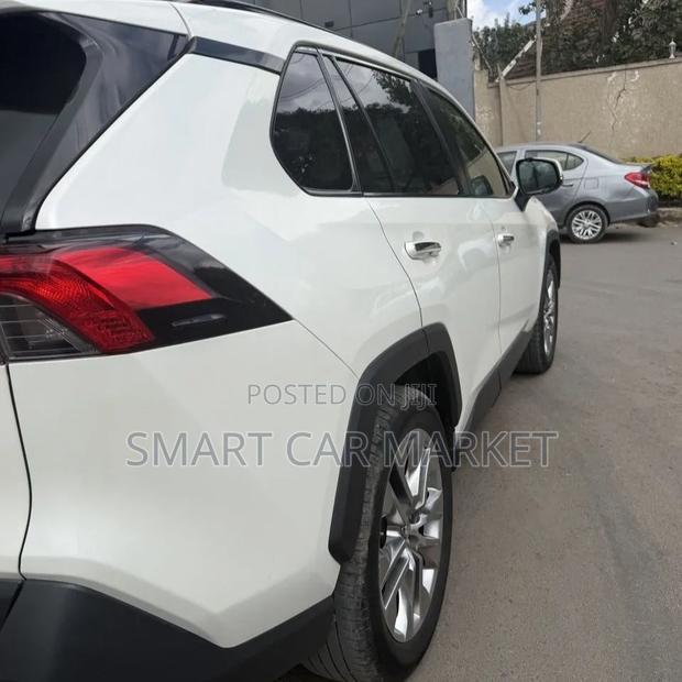Toyota RAV4 2020 White