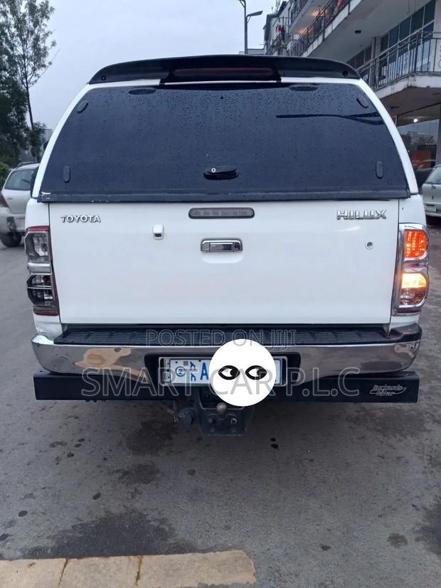 Toyota Hilux 2013 White