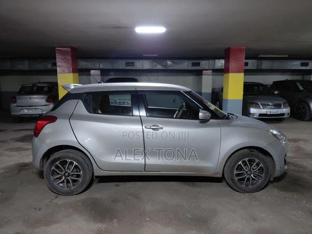 Suzuki Swift 2022 Silver