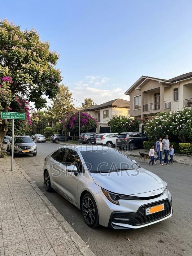 Toyota Corolla 2022 Silver