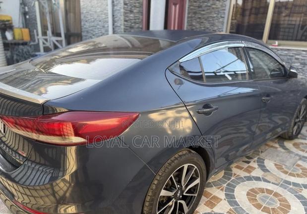 Hyundai Avante 2017 Gray