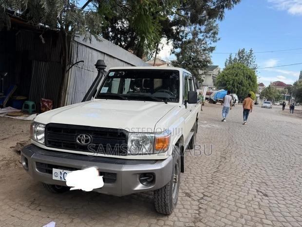 Toyota Land Cruiser 2020 White