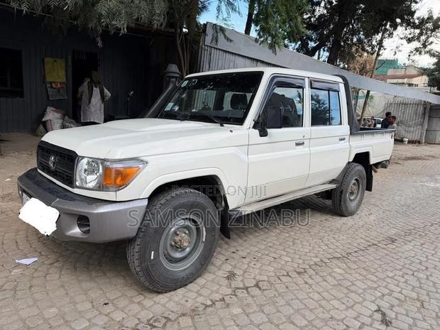 Toyota Land Cruiser 2020 White