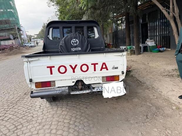 Toyota Land Cruiser 2020 White