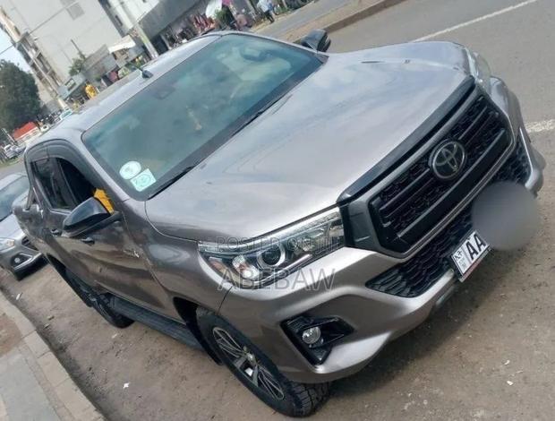 Toyota Hilux 2020 Gray