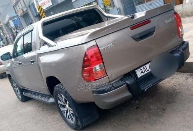 Toyota Hilux 2020 Gray