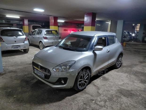 Suzuki Swift 2021 Silver