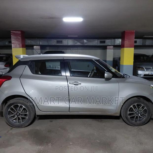 Suzuki Swift 2021 Silver