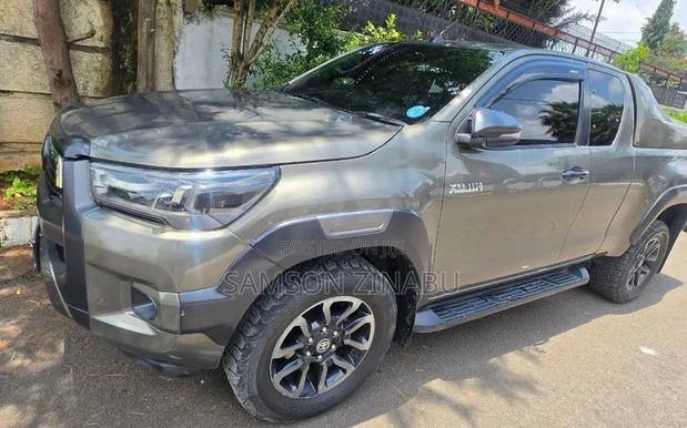 Toyota Hilux 2021 Brown