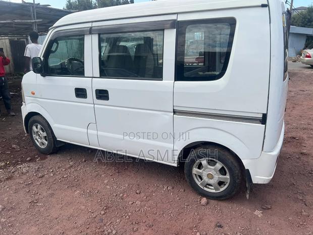 Suzuki Every Wagon 2012 White