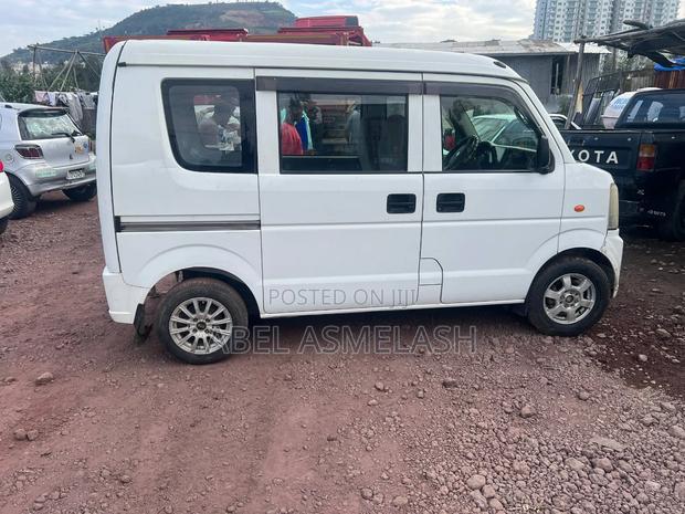 Suzuki Every Wagon 2012 White