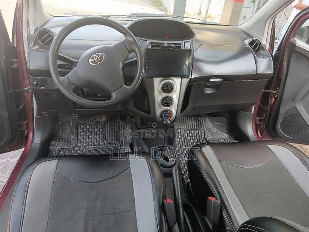 Toyota Yaris 2010 Burgundy