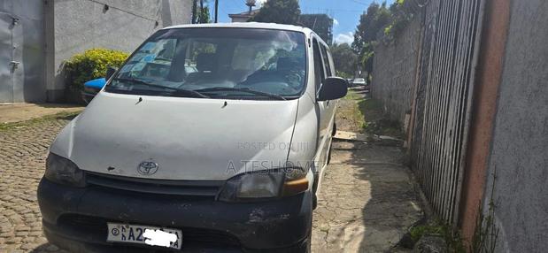 Toyota Grand HiAce 1999 White
