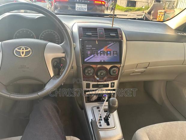 Toyota Corolla 2011 White