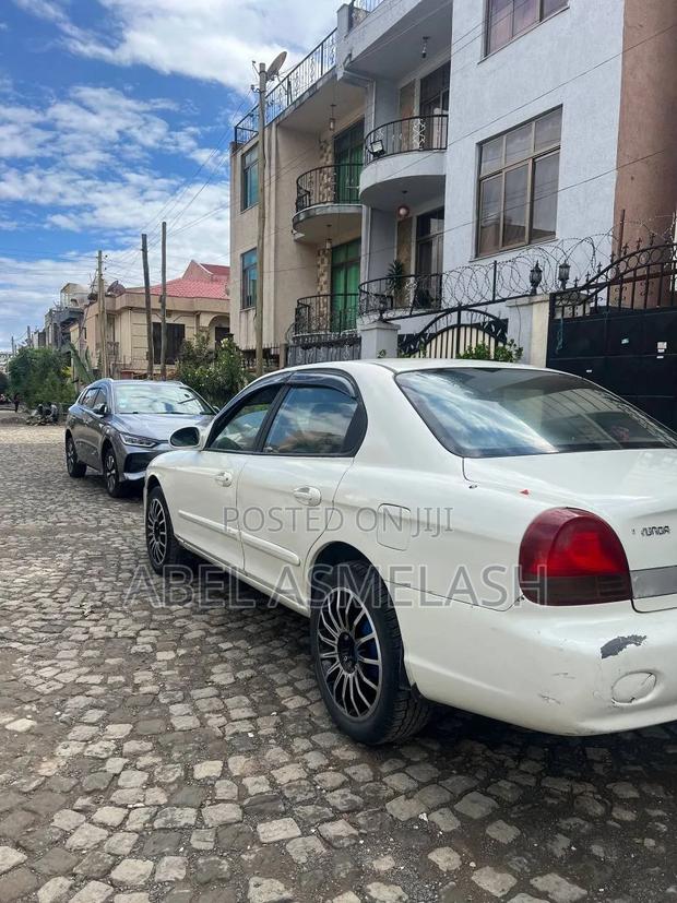 Hyundai Sonata 2001 White