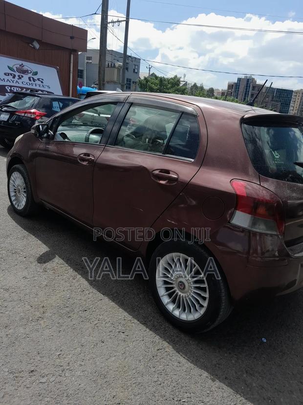 Toyota Yaris Base Hatchback 3dr 2010 Burgundy