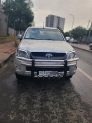Toyota Hilux 2010 Gold for sale