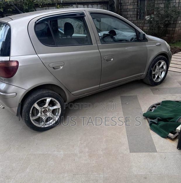 Toyota Yaris 2004 Gray