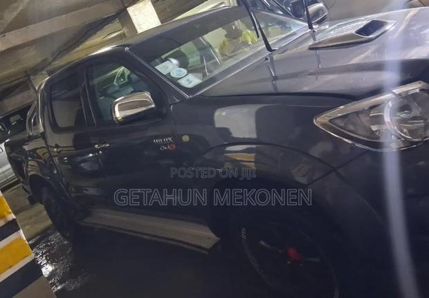 Toyota Hilux 2011 Gray
