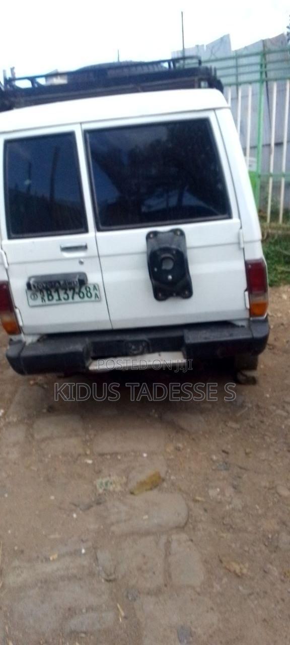 Toyota Land Cruiser 2001 White
