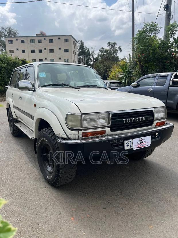 Toyota Land Cruiser 1995 White