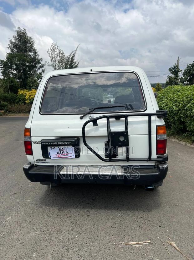 Toyota Land Cruiser 1995 White
