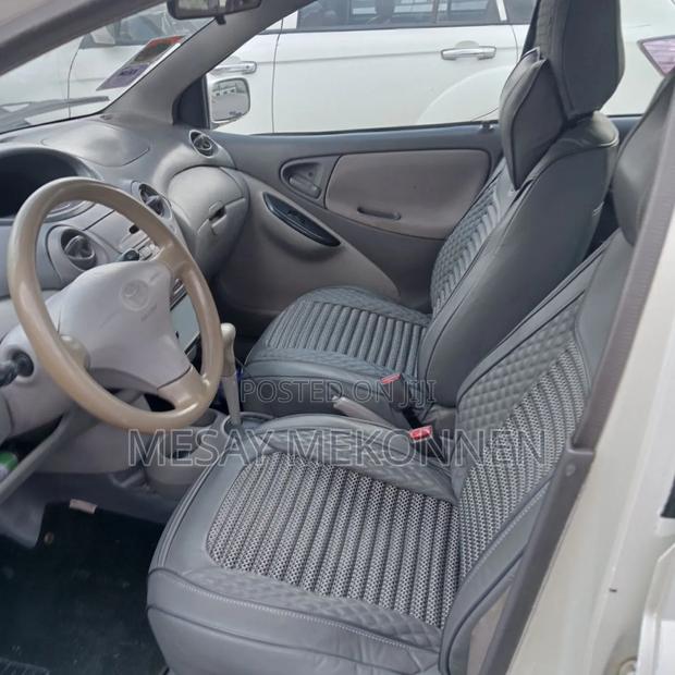 Toyota Platz 2001 Ivory