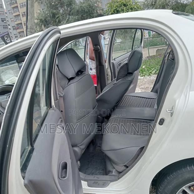 Toyota Platz 2001 Ivory