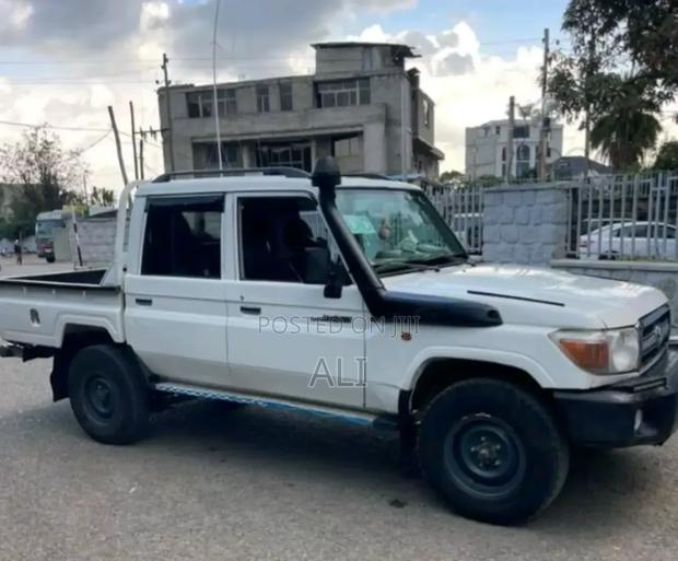 Toyota Land Cruiser 2014 White