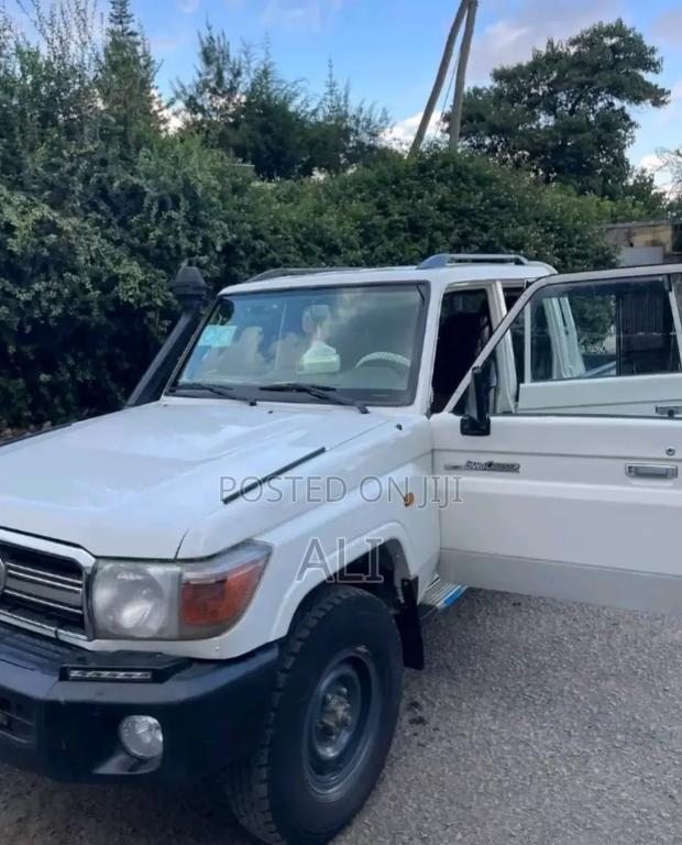 Toyota Land Cruiser 2014 White