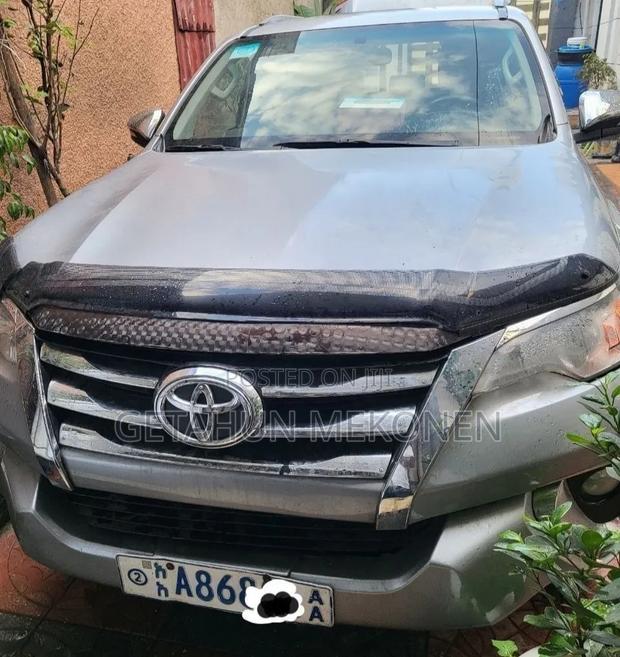 Toyota Fortuner 2017 Silver