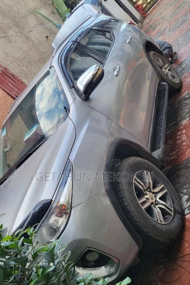 Toyota Fortuner 2017 Silver