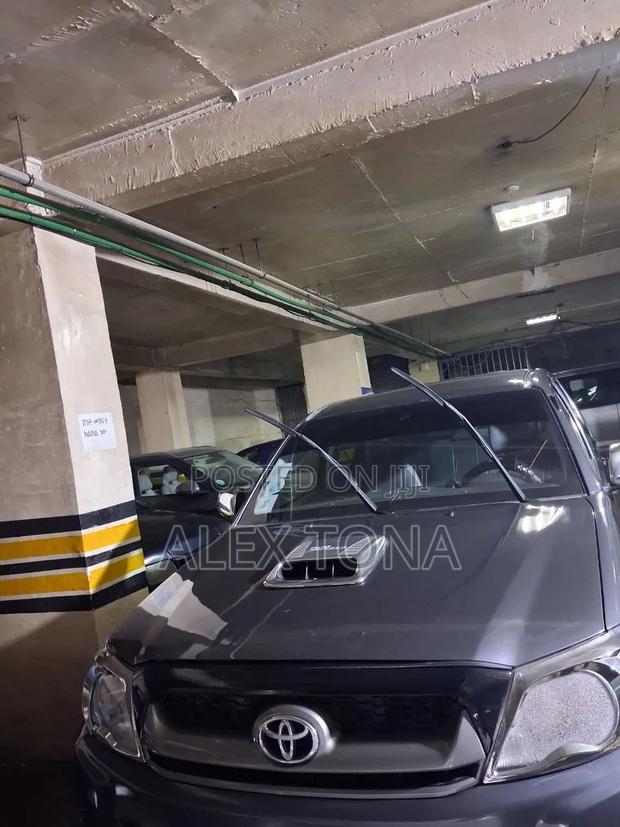 Toyota Hilux 2011 Gray