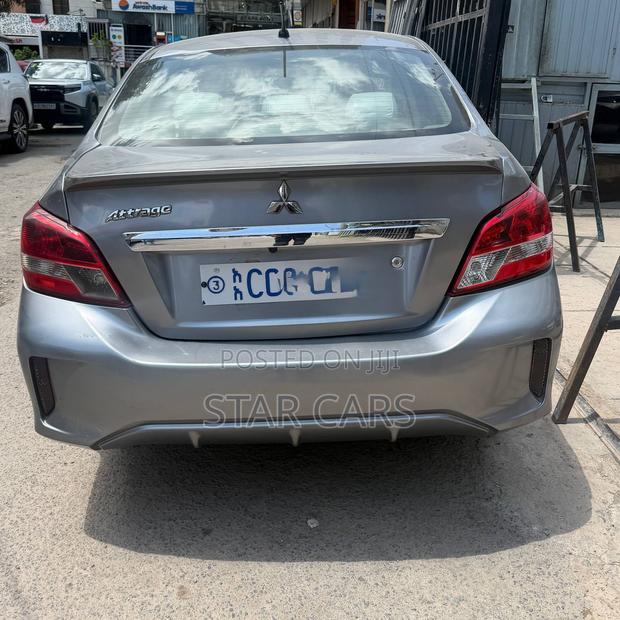 Mitsubishi Attrage 2022 Silver