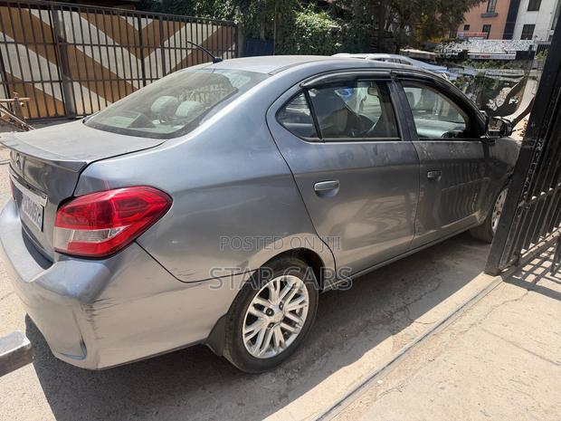 Mitsubishi Attrage 2022 Silver